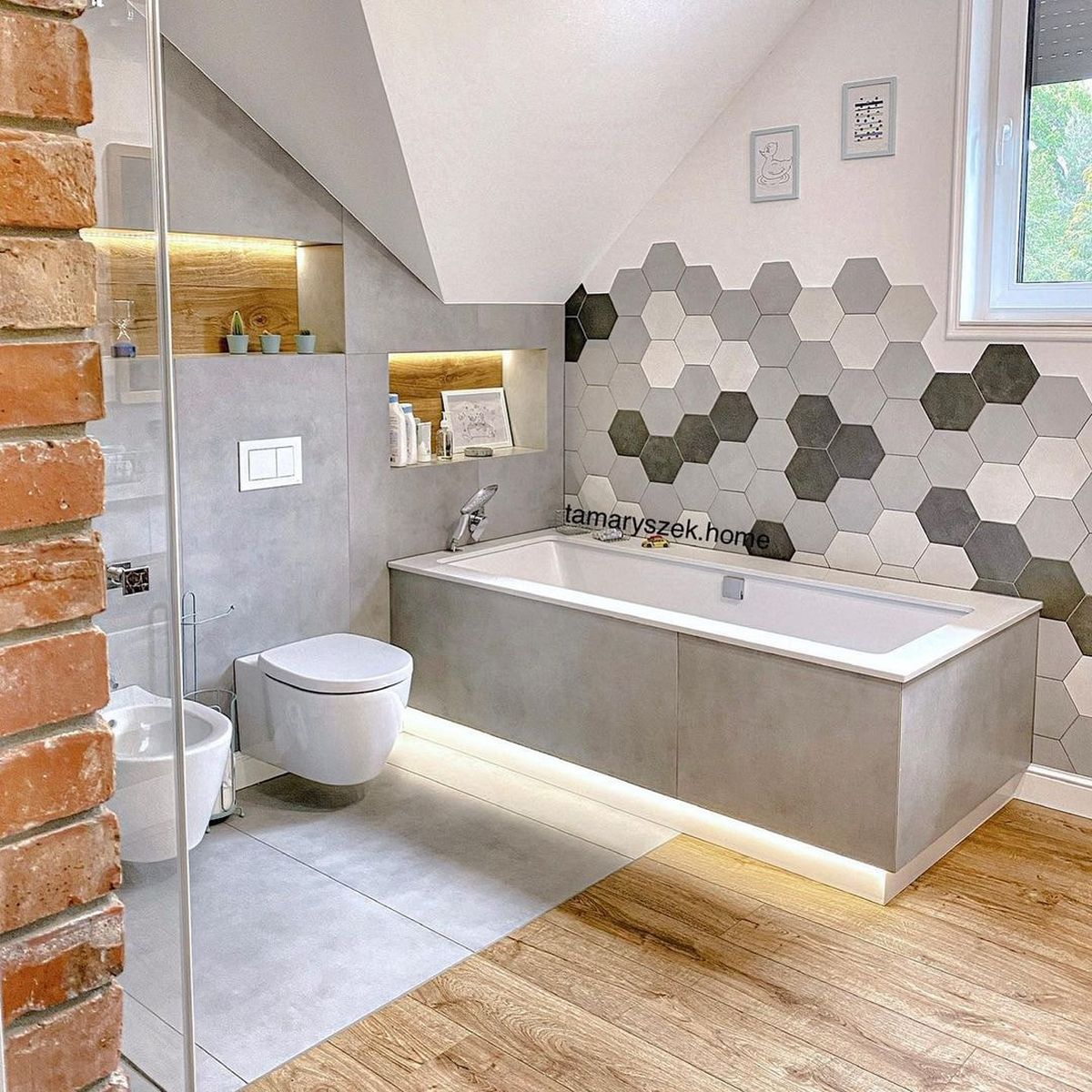 Phòng tắm thiết kế tinh tế tiện nghi với nội thất thông minh kết hợp với việc bố trí nội thất hài hòa ấn tượng