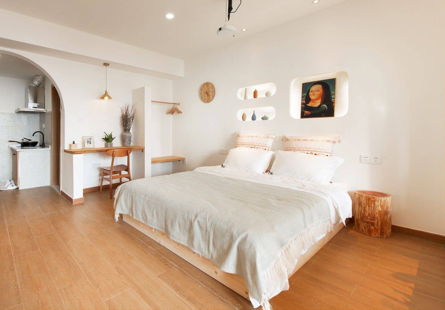 Phòng ngủ là khu vực chính nên có diện tích rộng rãi, đơn giản nhưng có điểm nhấn riêng