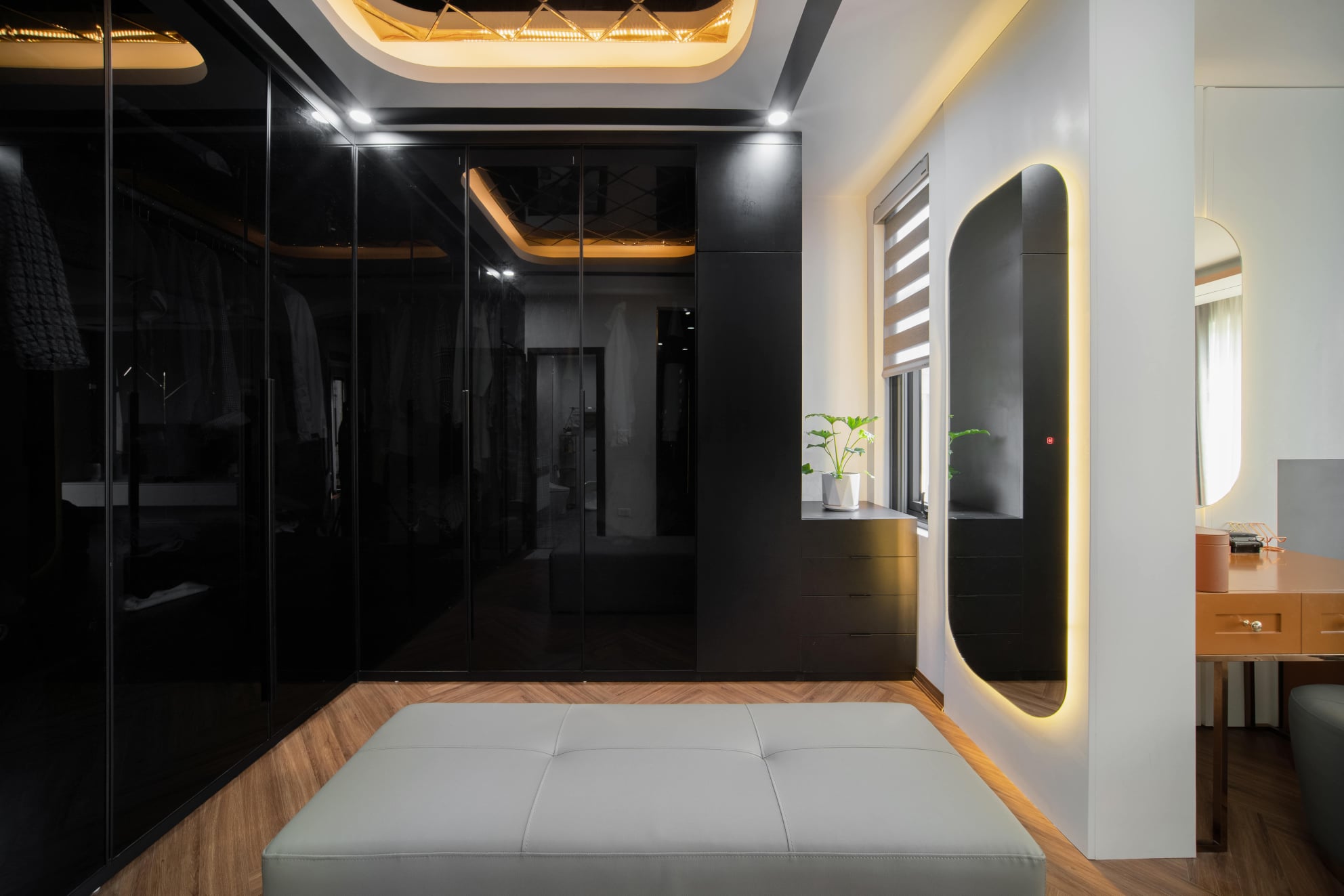 Phòng thay đồ được thiết kế hiện đại tinh tế trong phòng ngủ