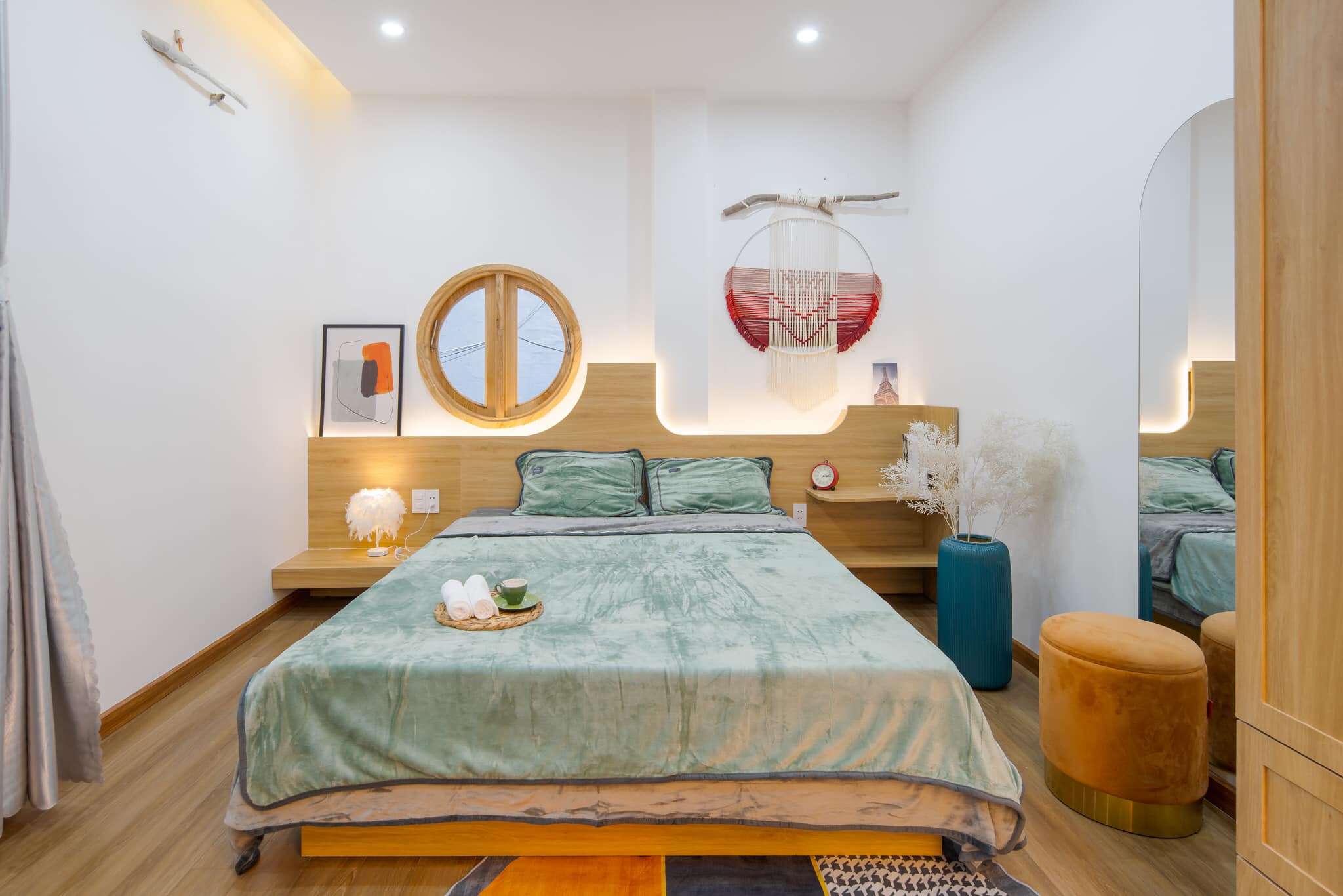 Phòng ngủ thứ nhất được thiết kế ấn tượng tinh tế , nội thất được thiết kế riêng biệt mới lạ