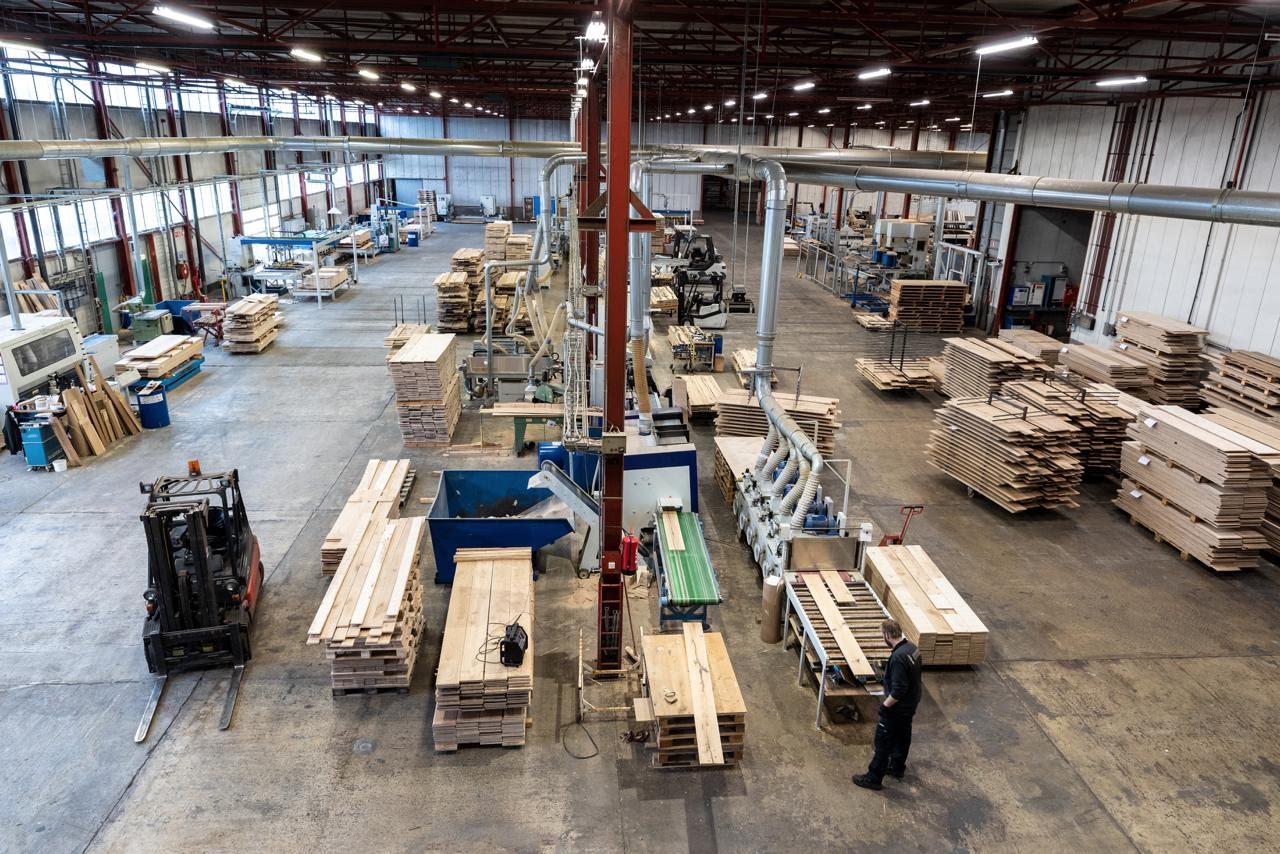 Quy trình sản xuất sàn gỗ công nghiệp Châu Âu với dây chuyền máy móc hiện đại 
