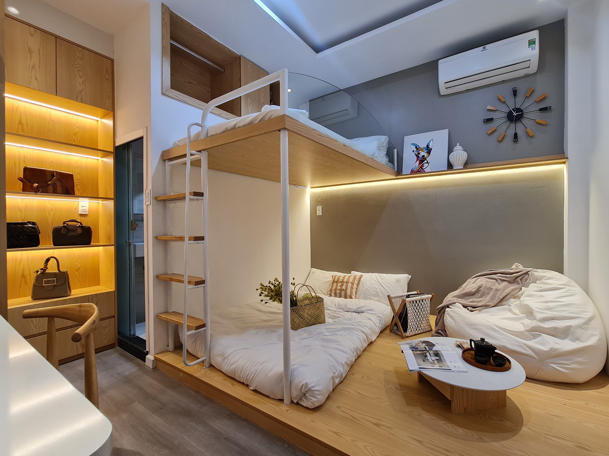 Không gian nội thất ứng dụng chất liệu gỗ kết hợp ánh sáng vàng tạo cảm giác ấm cúng nhất