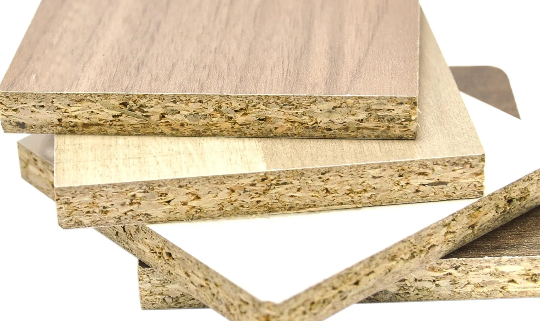 Mẫu cửa gỗ 4 cánh mặt tiền đẹp từ gỗ công nghiệp có độ bền không cao bằng gỗ tự nhiên