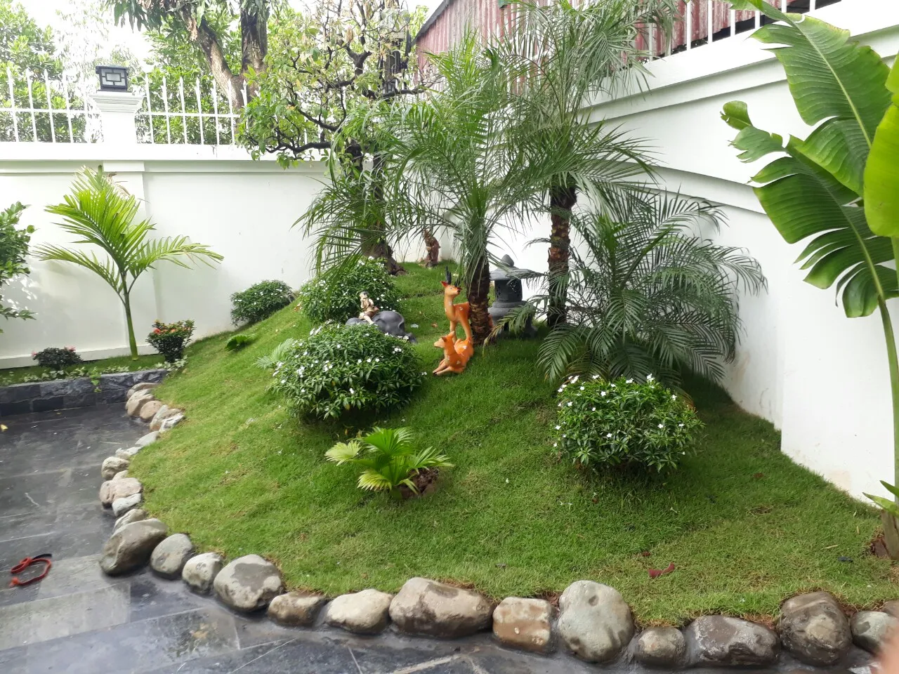 Sân vườn kiểu Nhật đơn giản cho không gian nhà mặt đất