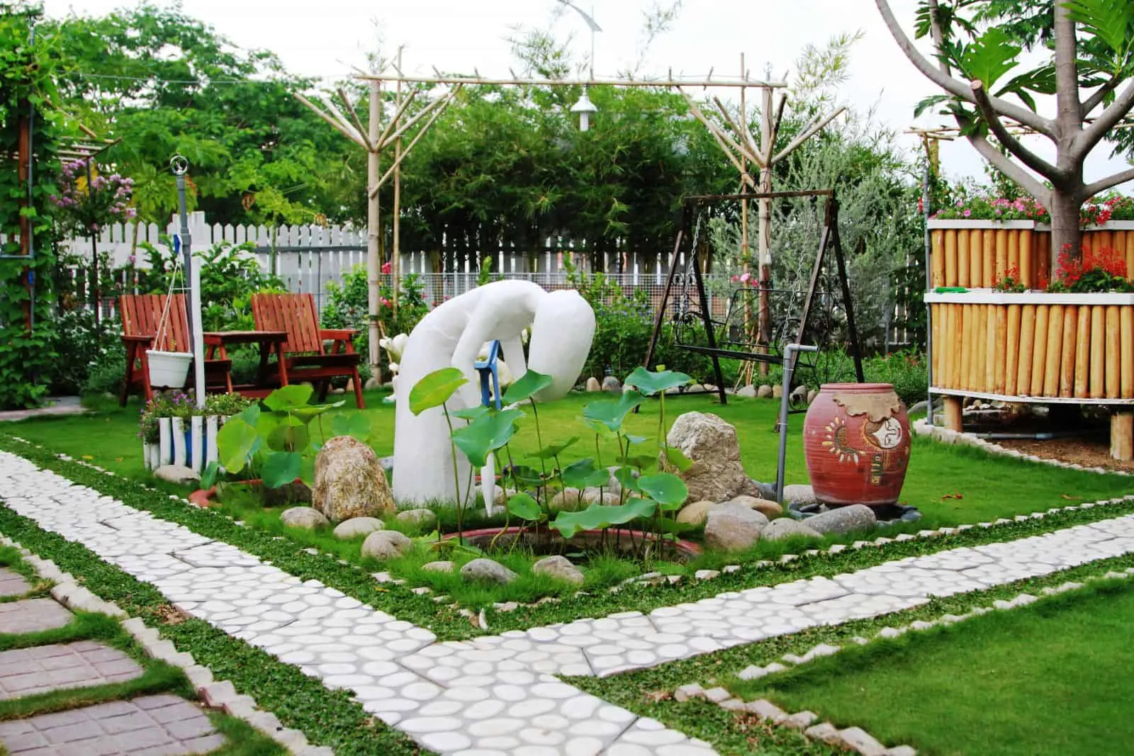 Thiết kế sân vườn, cùng tiểu cảnh cho biệt thự