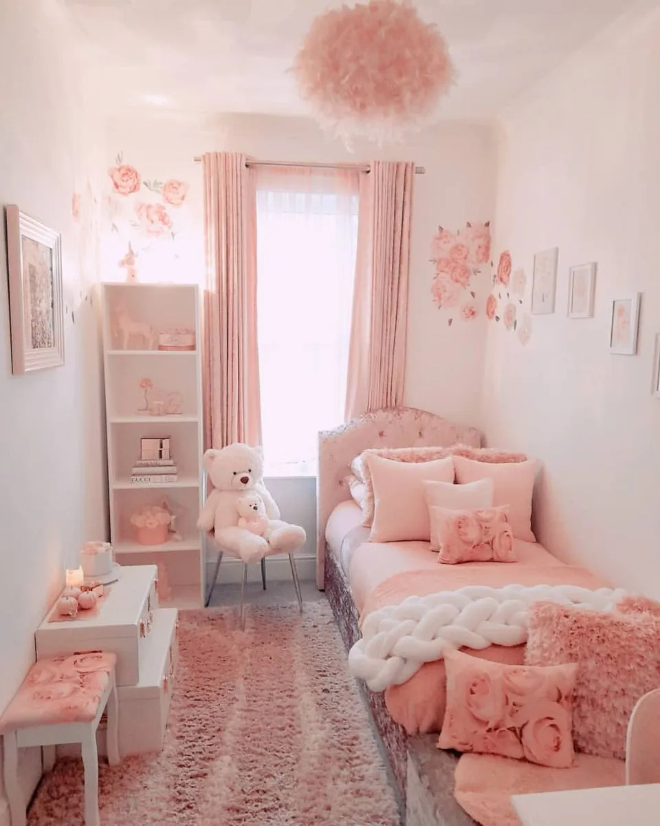 Mẫu phòng ngủ đẹp cho bé gái 15 tuổi phong cách hiện đại tổng hồng nhẹ nhàng