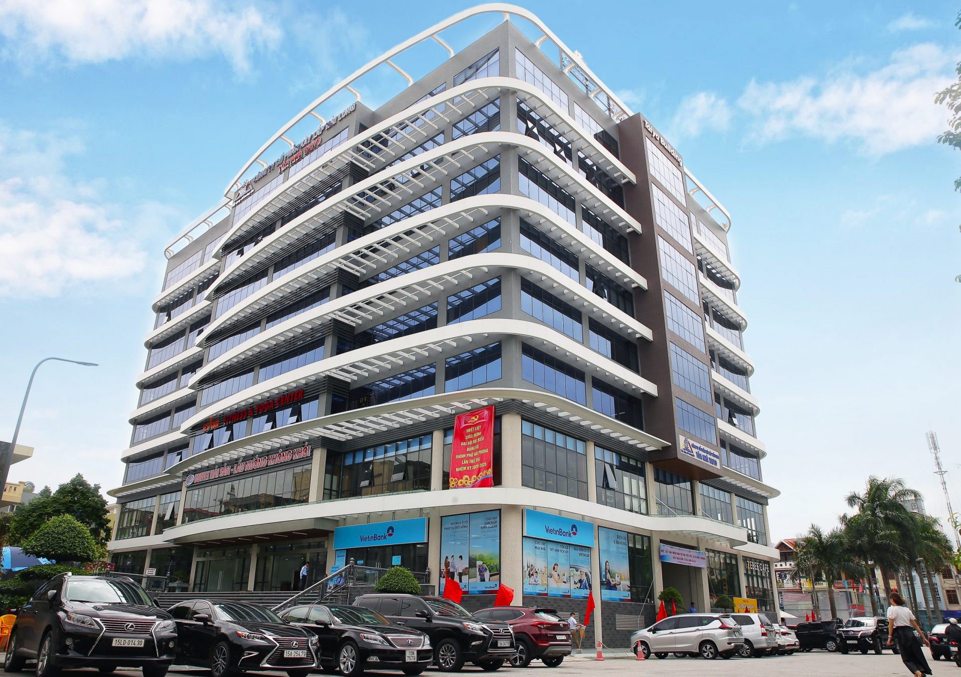 Tòa nhà Taiyo Building - Hồng Bàng - Hải Phòng sử dụng mặt dựng hệ semi giấu đố - Đơn vị thực hiện: Công Ty Cổ Phần Tường Kính TKC thi công & lắp đặt 