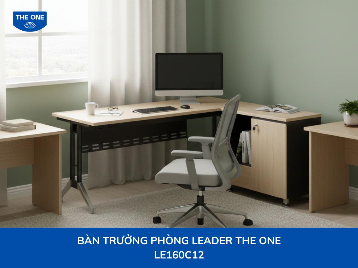 Bàn chữ L đặt sát góc tường giúp tận dụng tối đa không gian làm việc